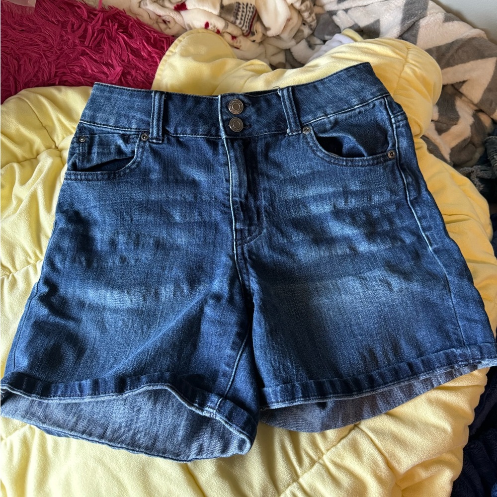 Maurices High Rise Dark Wash Denim Shorts Size 2